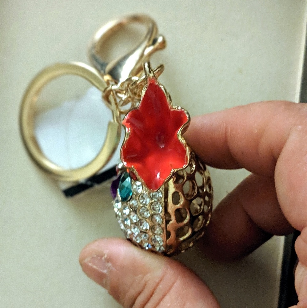 ❤️SALE❣️NWT Gold Tone Rhinestone Pineapple Keyring - Picture 6 of 7
